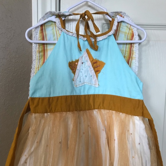 Well Dressed Wolf
Homespun hero 2 piece dress and cape - Picture 3 of 4